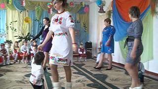 Нежный и трогательный танец мам и сыновей