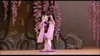 坂東玉三郎 「藤娘」 Tamasaburo "Wisteria Maiden" part 2