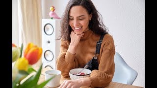 DrSmile Stories: Model Miri weiß, warum schöne Zähne das Wohlgefühl verbessern.