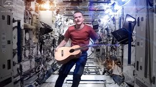 Канадский астронавт выпустил записанный в космосе музыкальный альбом.