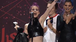 APMAs 2015: Hayley Williams wins Best Vocalist presented by AXS TV
