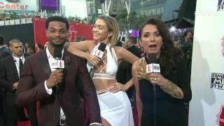 Gigi Hadid Red Carpet Interview - AMAs 2015