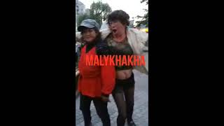 МАЛЫХА С ПОДРУГОЙ ТАНЦУЕТ ЛАМБАДУ