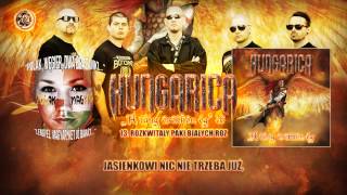 HUNGARICA-Rozkwitały pąki białych róż