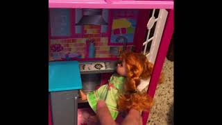 Anna & Elsa get their hair done ??‍♀️