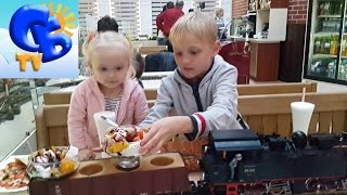 Едим в кафе Локомотив музей Железной дороги Eat in cafe Lokomotiv Railway Museum
