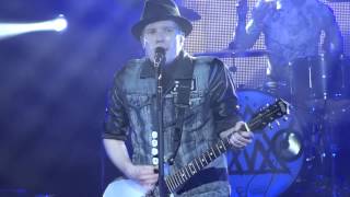 Fall Out Boy - "Alone Together" (Live in Los Angeles 6-13-13)