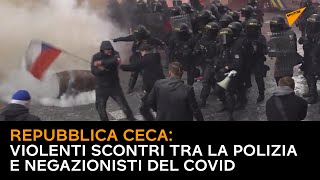 Repubblica Ceca: violenti scontri tra la polizia e negazionisti del COVID