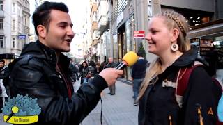 Turist Kızlara Türk Erkeğini Sormak - SARI MİKROFON