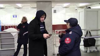 Беспредел контролёров ГКУ "Организатор перевозок" под прикрытием полиции.527 285 Съёмка запрещена.