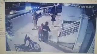 CSGT dí s.úng, đá vào mặt 2 thanh niên ở Sài Gòn