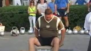 Жим гирь 32+32кг*60 сидя попеременно.Sitting alternate press 32kg+32kg*60