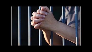 Una mujer en cárcel de hombres