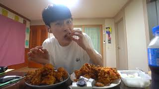 Korea Chicken Eating Real Sound / CHICKEN MUKBANG [GoToe EATING]