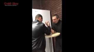Армрестлинг прикол! Русские алкаши