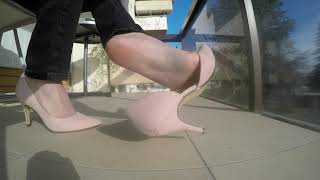 Dangling with my High Heels ?