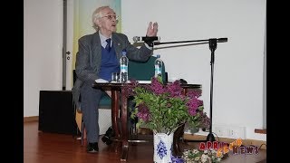 Василий Ливанов представил свою книгу «Путь из детства»