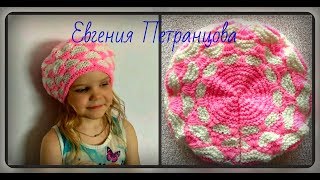 Весенний берет спицами, двухцветным узором из вытянутых петель