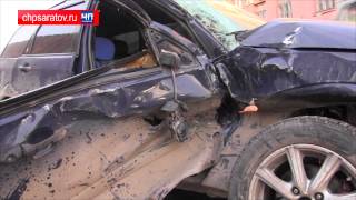 ЧП-САРАТОВ.  В ДТП НА ЧЕРНЫШЕВСКОГО ОКАЗАЛАСЬ ЗАЖАТА ПАССАЖИРКА
