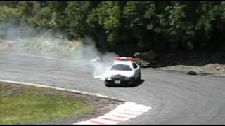 パトカーでドリフト！？