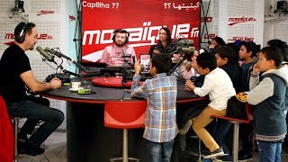 نجيب بالقاضي يهدي تلاميذ قسم السادسة بالمدرسة الابتدائية بفوشانة تذاكر لحضور فيلم "في عينيا"