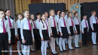Песню "Отчего так в России березы шумят..."