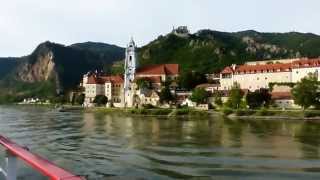 Dürnstein in der Wachau vom Donau-Schiff aus