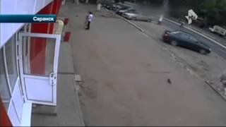 Жуткие кадры из Саранска   последние секунды жизни пенсионерки, которая решила перейти дорогу в непо