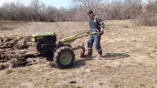 Пахота целины мотоблоком. Diesel two wheel tractor Plowing.