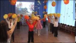 Танец с листьями помпонами