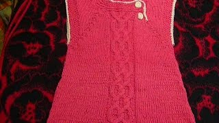 Безрукавка(платье) девочке с аранами спицами./Children's tank top knitting