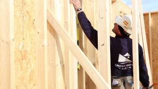 Montaje de estructura en casa de madera