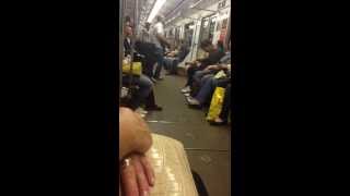 прикол (Чувак в метро зажигает)