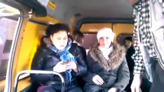 Две пьяные бабы устроили драку в автобусе