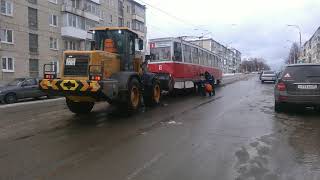 Трамвай ставят обратно на рельсы/ www.krasnoturinsk.info