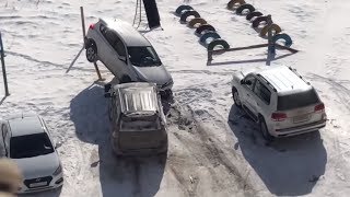 Пьяный муж разбил машину жены и устроил погром на парковке