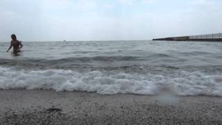 Шум моря курорта Сочи, пляж санатория Металлург 17 августа 2013 года. Фильм №04.