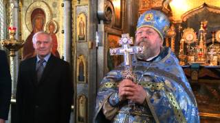 Схиархимандриту Власию вручают диплом и грамоту Почетного градланина г. Боровска