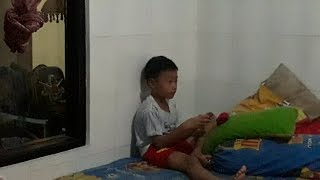 Komedi Anak Bali Jail PRANK HANTU KOCAK edisi Ganggu Kakak 9 th saat sibuk bermain Gadget