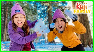 Snowball fight Mommy vs Daddy on a fun trip!