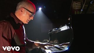 Ludovico Einaudi - Burning
