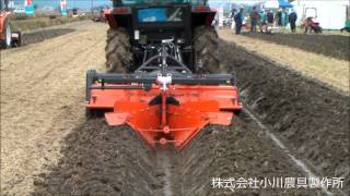 高畦型うねたて器作業風景
