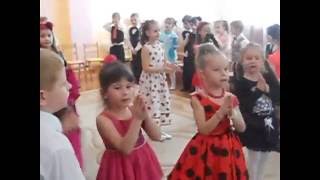 Песня про бабушку в детском саду