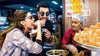 Deepika Padukone And Ranbir Kapoor Eats Pani Puri