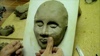La confiance en deux mains n°1 : Réalisation d'un masque en argile par Pédro DIAZ