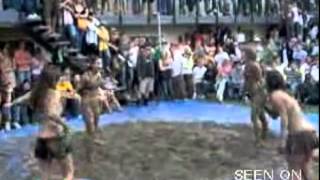 сексуальные женщины !! бой  в грязи