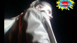 Javier Anzil desfilando en La France