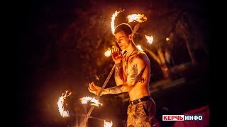 Файер-шоу зимним вечером в Керчи