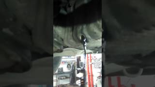 Сливаем масло LIQUI MOLY optimal 10W-40, а оно не сливается, а вываливается