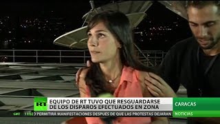 El equipo de RT bajo el fuego durante las protestas en Caracas